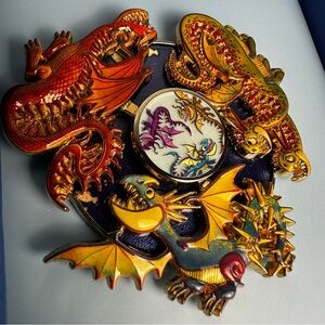 EPIC Universe Universal Studio How to Train Treat Your Dragon Box Spinner Pin LR